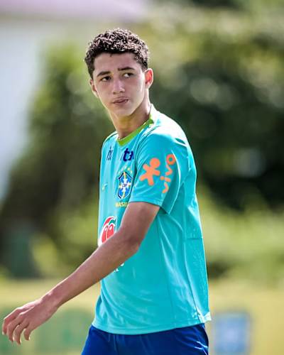 Iarley Vieira com a Seleção Brasileira Sub-15 em abril de 2026