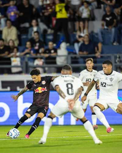 Vinicinho durante a partida diante do Atlético Mineiro pela Sudamericana