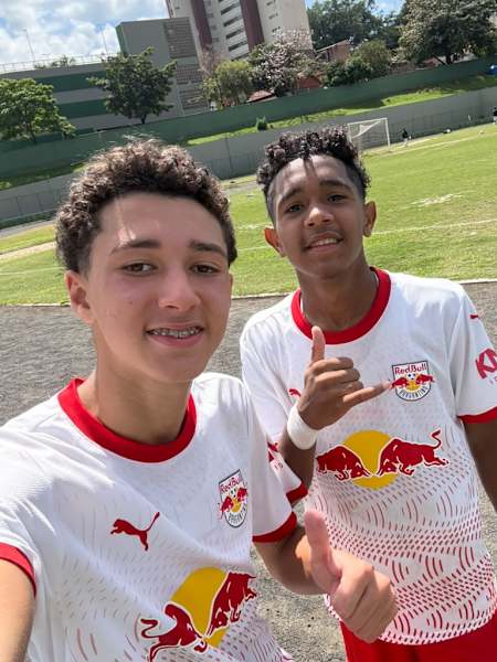 Selfie dos artilheiros na vitória sobre o Paulinense pelo Paulista Sub-15
