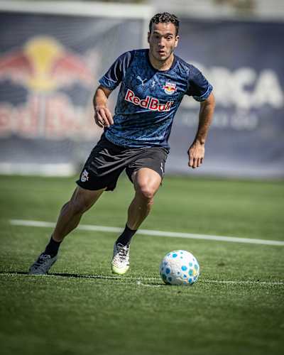 Fabinho durante treino no CPD