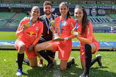 Keka, Mauriz, Alice e Karol, goleiras e treinador de goleiras de 2021