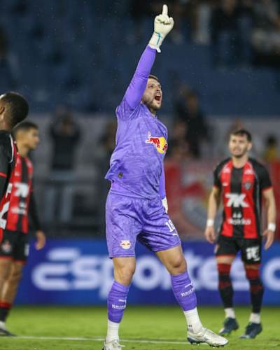 Volpi comemora seu 1º gol pelo Braga, pela 16ª rod. do Brasileirão