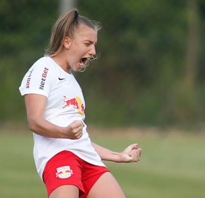 Mylena Pedroso comemora o seu gol diante do Criciúma no Brasileirão A2 2021