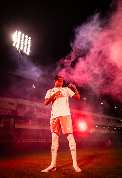 Wallace Yan em sua apresentação ao Red Bull Bragantino