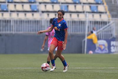 Raíssa em campo pela categoria sub-20 das Bragantinas