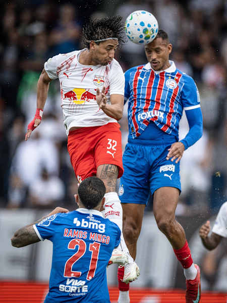 Herrera em disputa de bola diante do Bahia, pela 26ª rod. Brasileirão 2026