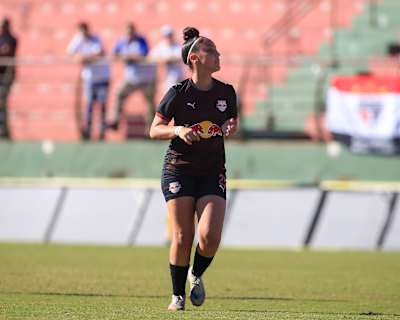 Lorenza em campo pelas Bragantinas no Paulista F Sub-20