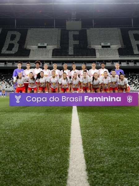 Bragantinas antes do apito inicial do duelo diante do Botafogo