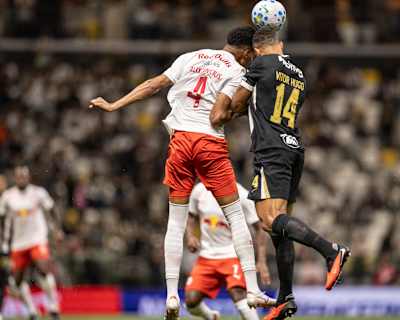 Alix Vinícius em lance pela 21ª rodada do Brasileirão de 2026
