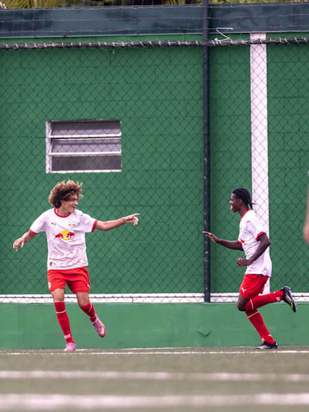 Felipe Biro e Mateus Macena comemoram gol do Braga na Copa Ibrachina