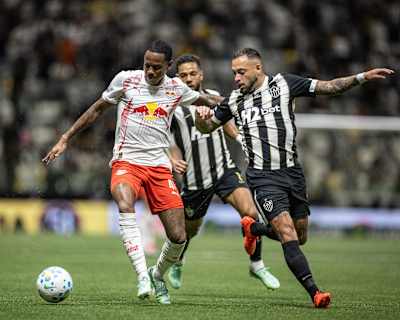 Wallace Yan contra o Atlético Mineiro