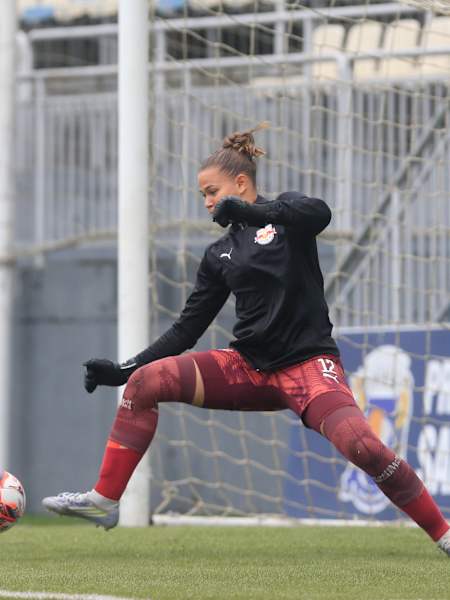 Goleira Amanda no Estádio Gabriel Marques da Silva.JPG