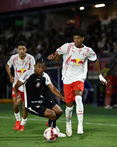 Bruno Mateus em disputa pelo jogo de ida da semi do Brasileiro Sub-17 2026