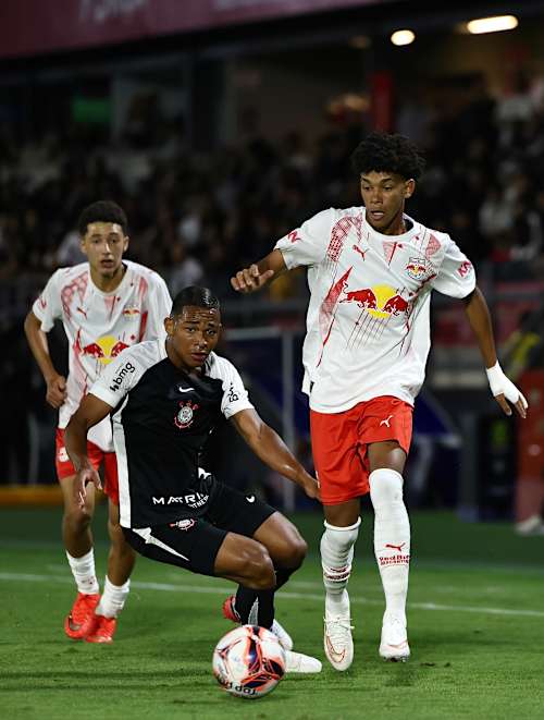Bruno Mateus em disputa pelo jogo de ida da semi do Brasileiro Sub-17 2026