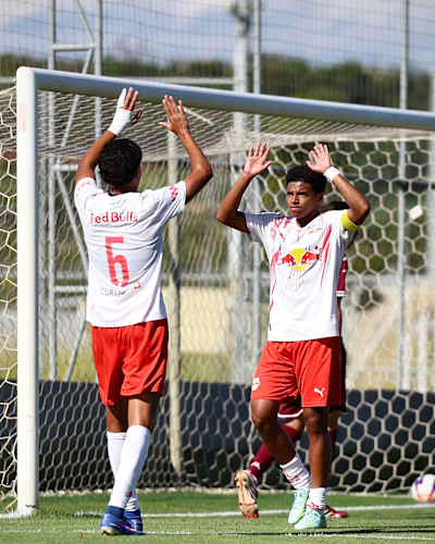 Rosa e Bruninho comemoram na volta das quartas do Paulista Sub-17 2026
