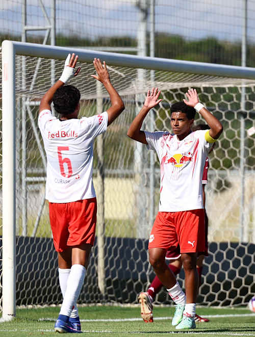 Rosa e Bruninho comemoram na volta das quartas do Paulista Sub-17 2026