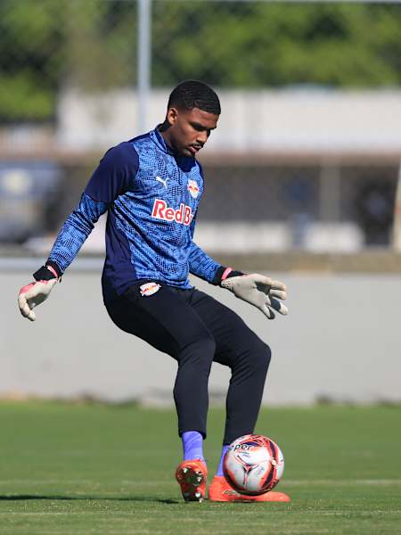 Goleiro João Victor em atividade no CPD
