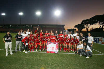 Lateral-direita Tamires recebe homenagem de 100 jogos pelas Bragantinas