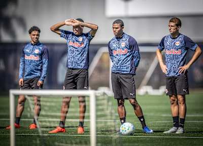 Vinicinho, Ryan, Breno e Giehl em treino com o elenco principal - 08/2026