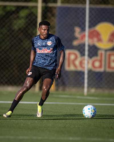 Eric Ramires durante treino no CPD