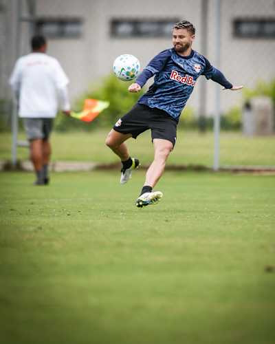 Eduardo Sasha durante treinamento no CPD, em Atibaia