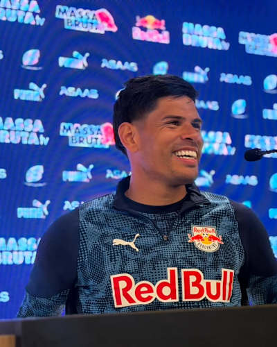 Agustín Sant'Anna em coletiva de imprensa pelo Braga, em julho de 2026