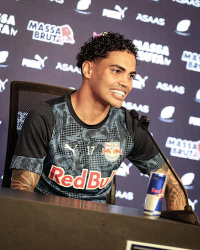 Coletiva de imprensa com Vinicinho Pereira em agosto de 2026