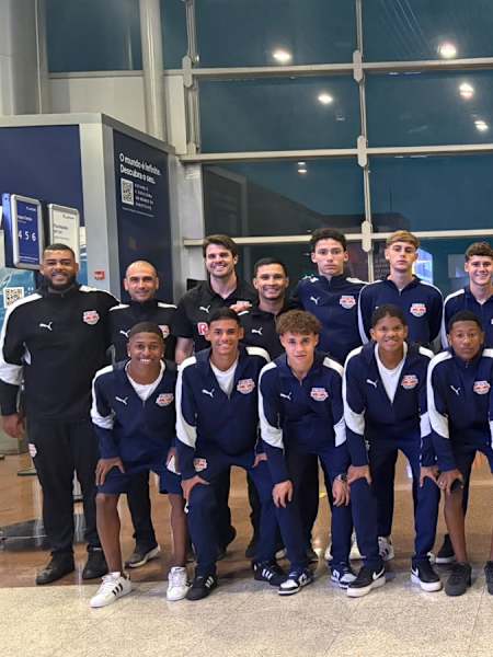 Delegação sub-16 do Braga no embarque para a China