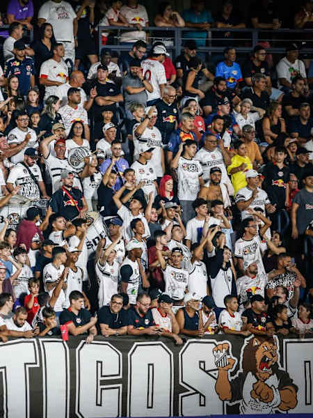 Torcida Massa Bruta diante do Novorizontino, pelo Paulista, no Cícero