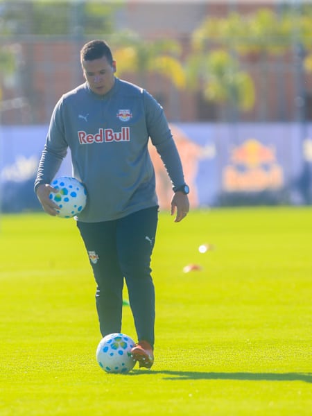 Treinador de goleiras das Bragantinas principal, Gabriel Ribeiro, no CPD