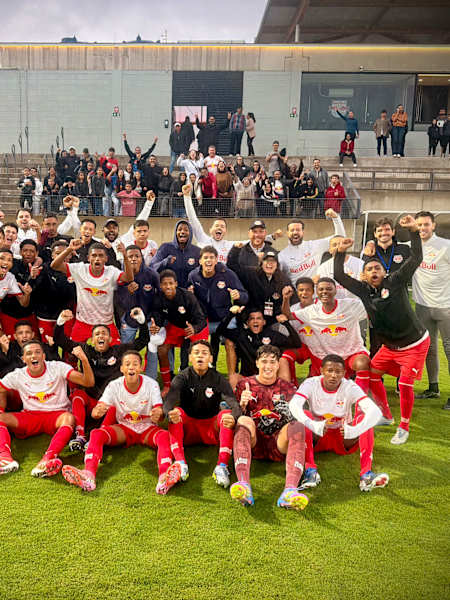 Braga sub-15 comemora a classificação para as oitavas da Copa do Brasil
