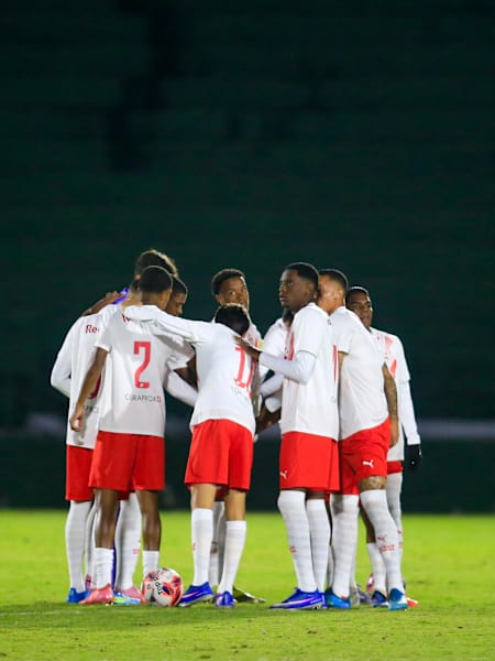 Grupo sub-20 do Braga em campo pelo Brasileirão
