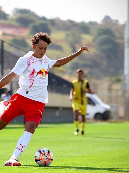 Samuel Alves tem nove gols em partidas oficiais na temporada