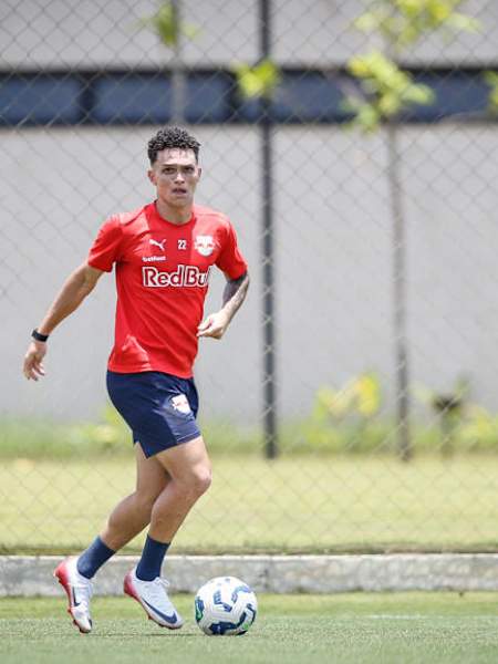 frequentemente-no-time-titular-com-vagner-mancini-meia-gustavo-neves-diz-viver-seu-melhor-momento-na-carreira-foto-ari-ferreirared-bull-bragantino