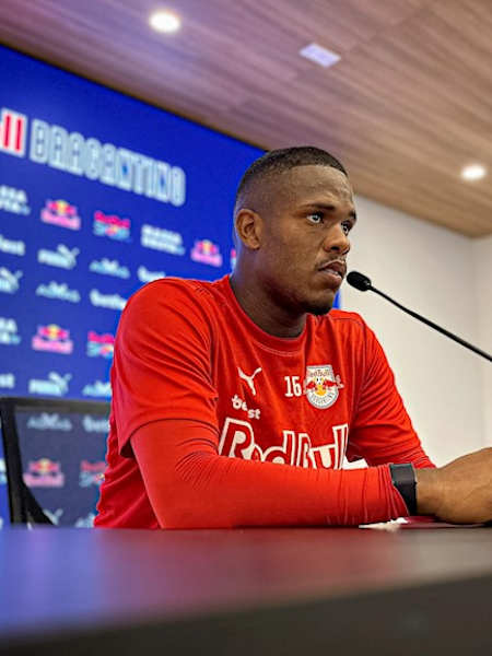 gustavo-marques-novo-camisa-16-do-red-bull-bragantino-em-coletiva-de-apresentao-foto-crila-covasred-bull-bragantino