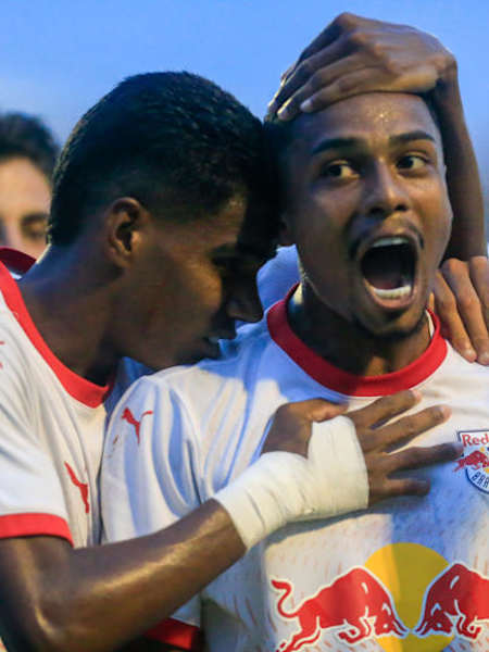 leles-filipinho-lopes-weimar-e-jhuan-comemoram-o-gol-do-braga-diante-do-so-paulo-na-copinha-foto-fernando-robertored-bull-bragantino