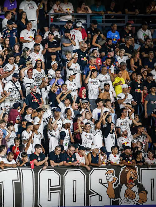 Torcida Massa Bruta diante do Novorizontino, pelo Paulista, no Cícero